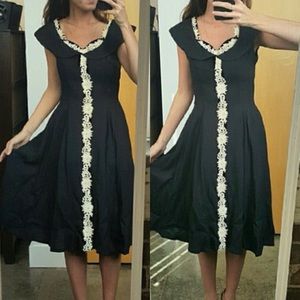 Vintage Daisy Sweetheart Midi Dress
